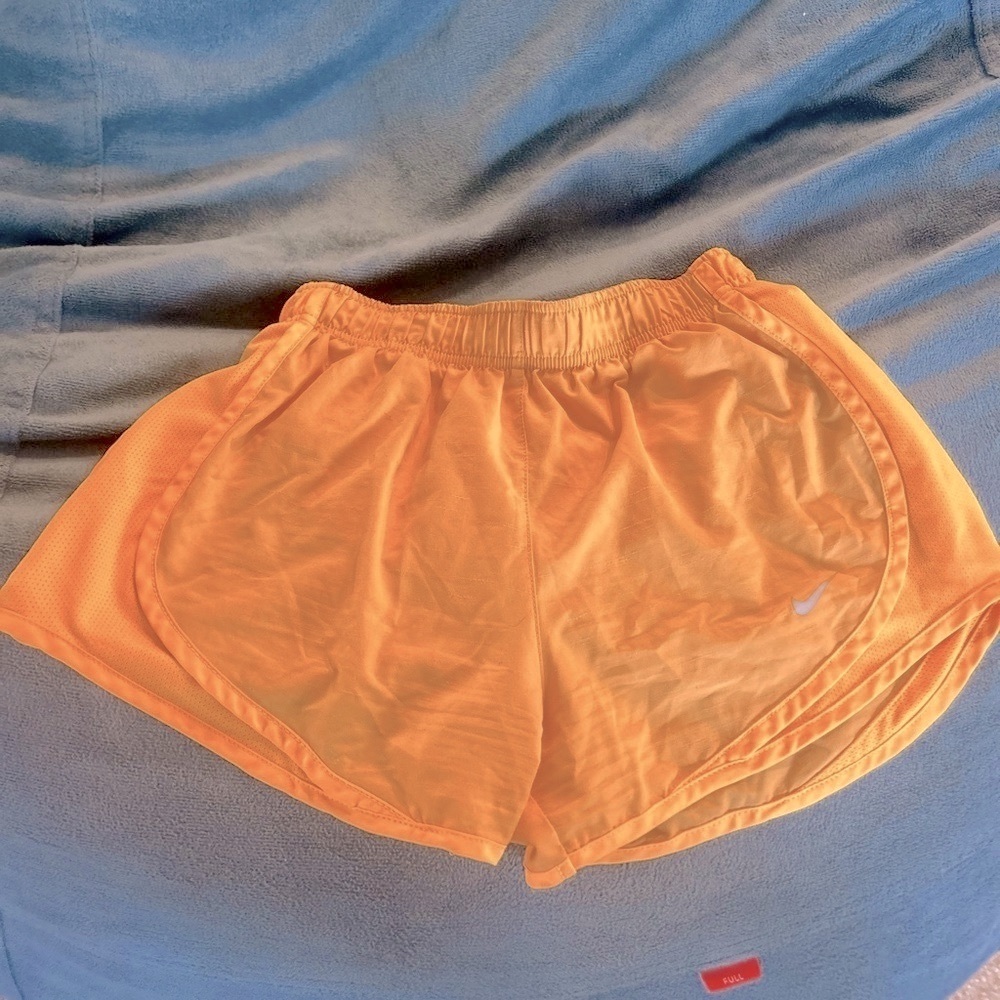 Girls/Ladies’ NIKE running shorts with panty liner - Picture 3 of 5